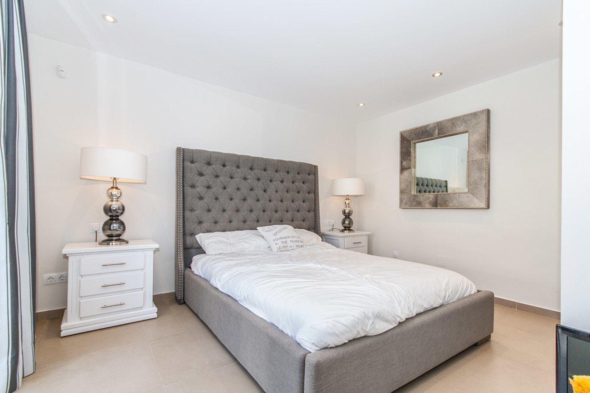 Resale - apartment - Marbella - Elviria