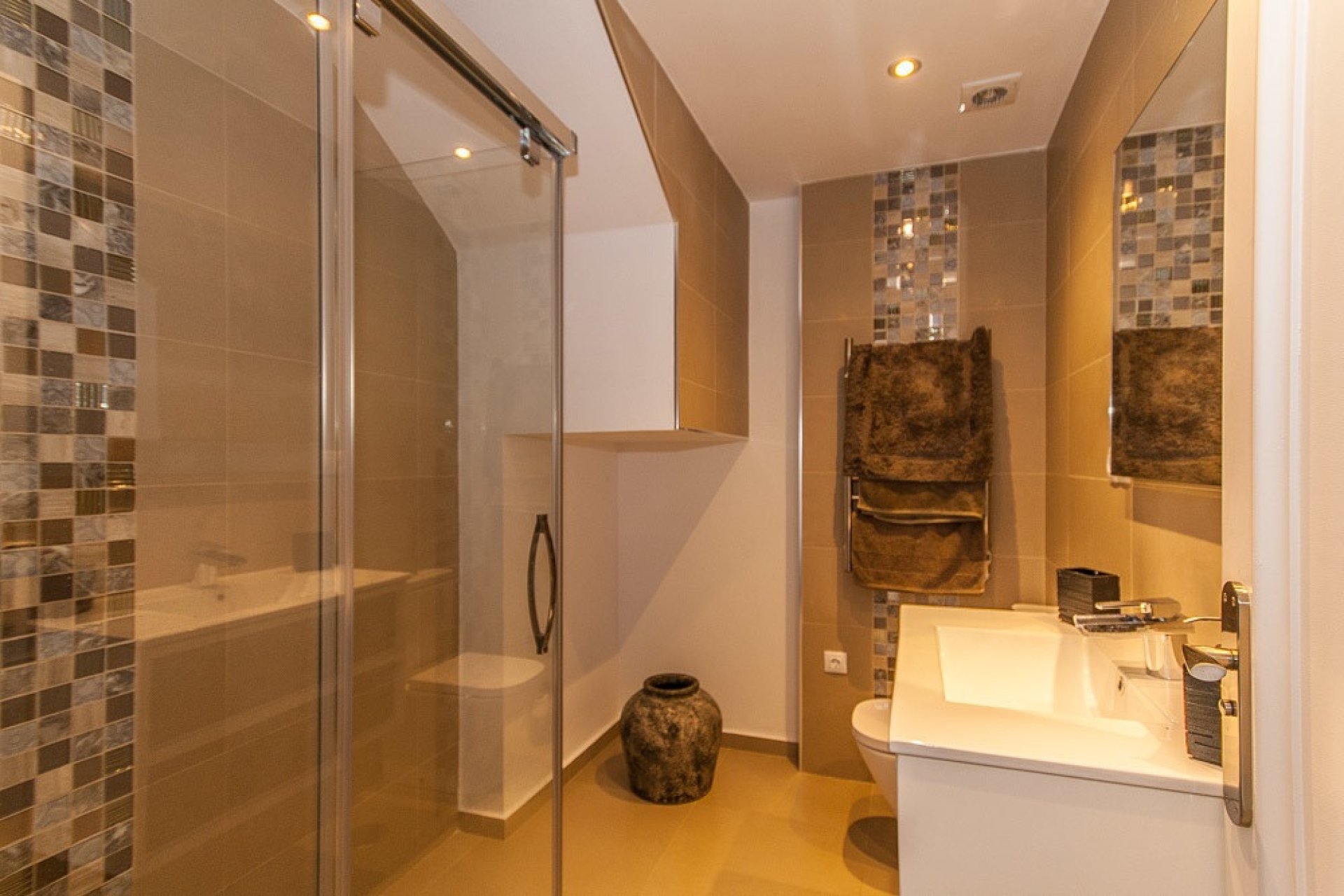 Resale - apartment - Marbella - Elviria