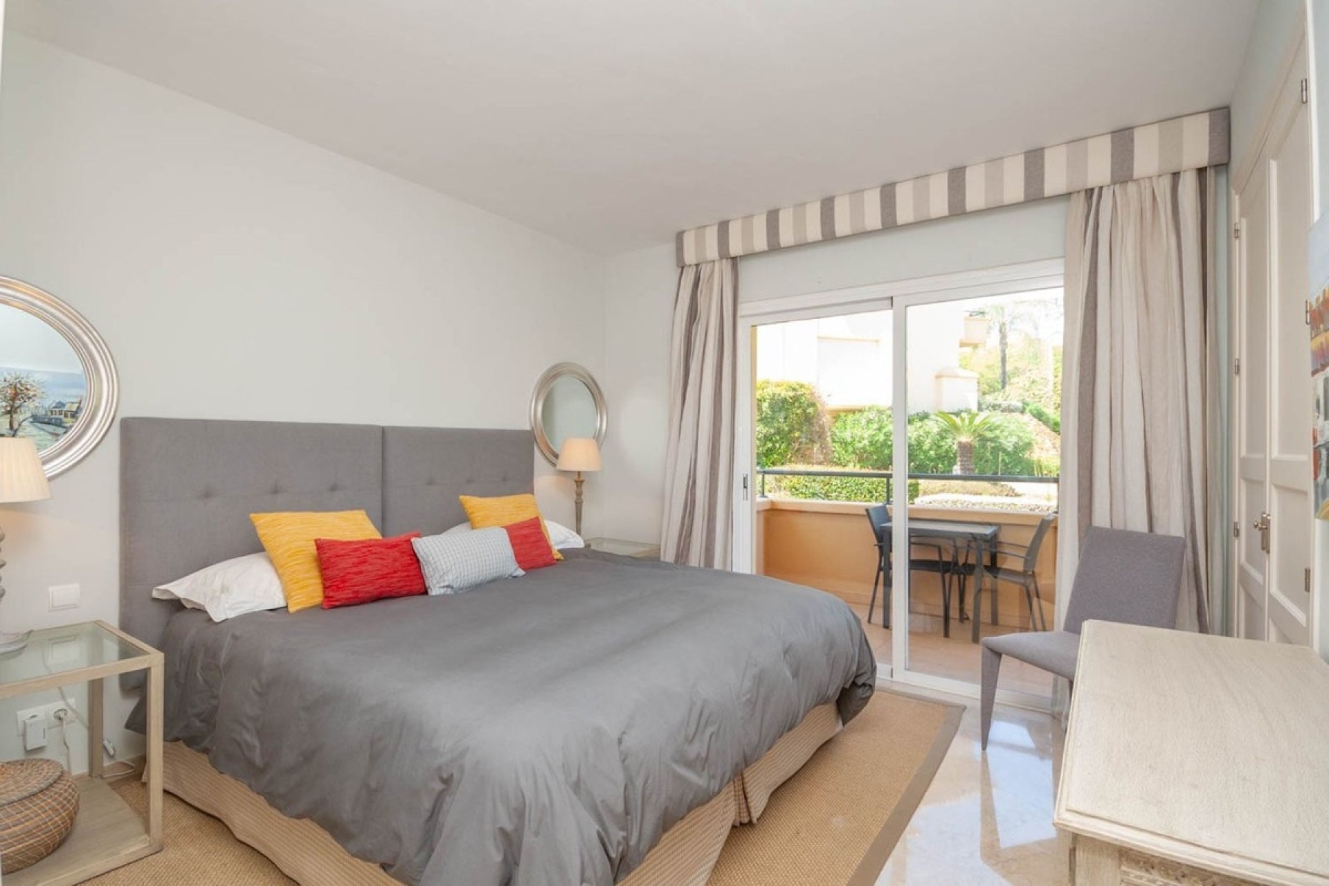 Resale - apartment - Marbella - Elviria