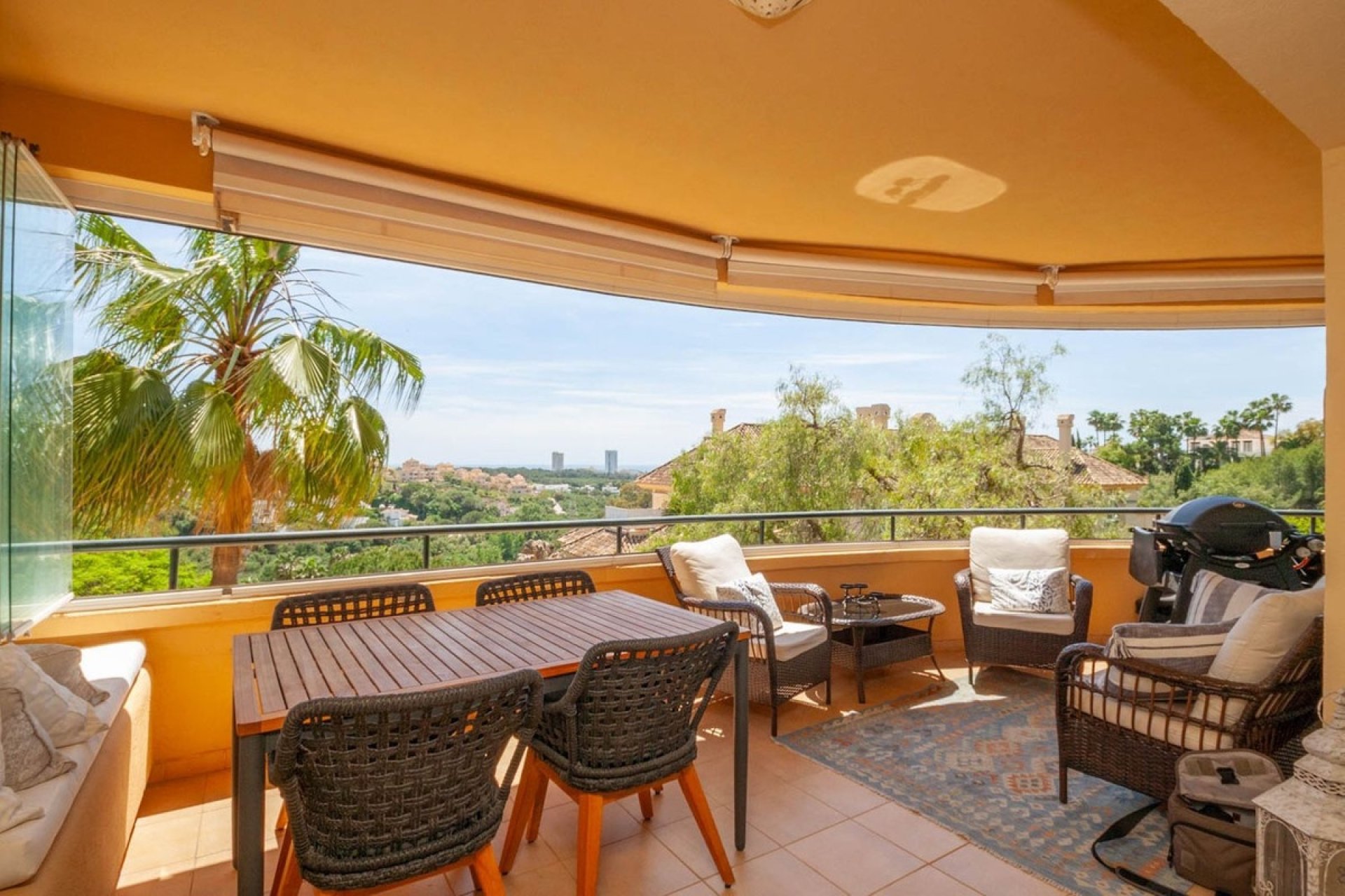 Resale - apartment - Marbella - Elviria