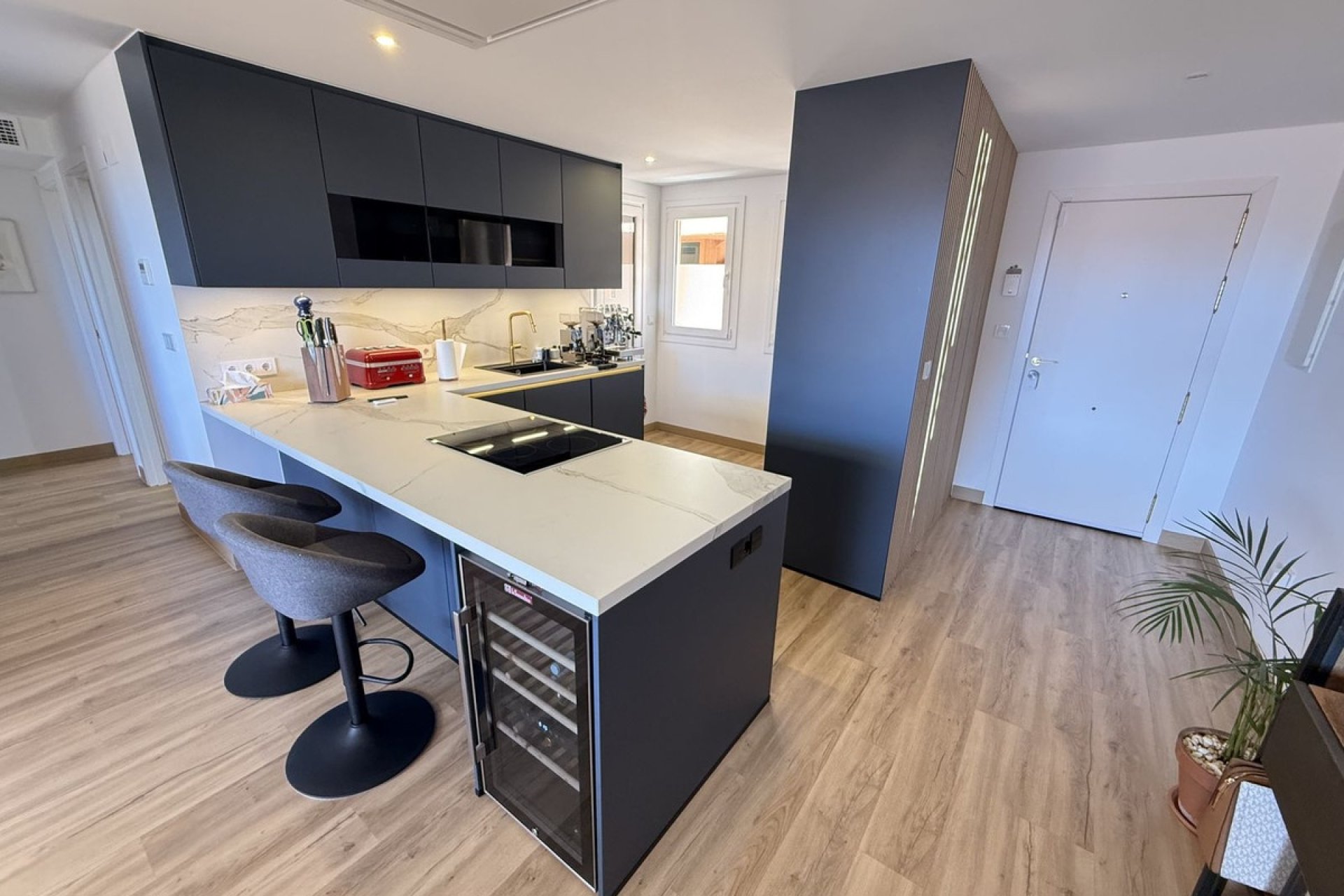 Resale - apartment - Marbella - Elviria