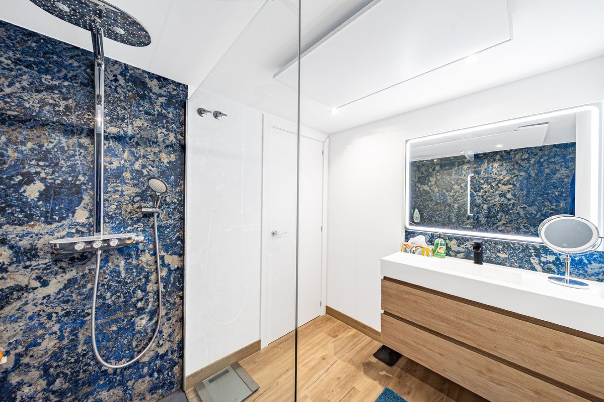 Resale - apartment - Marbella - Elviria
