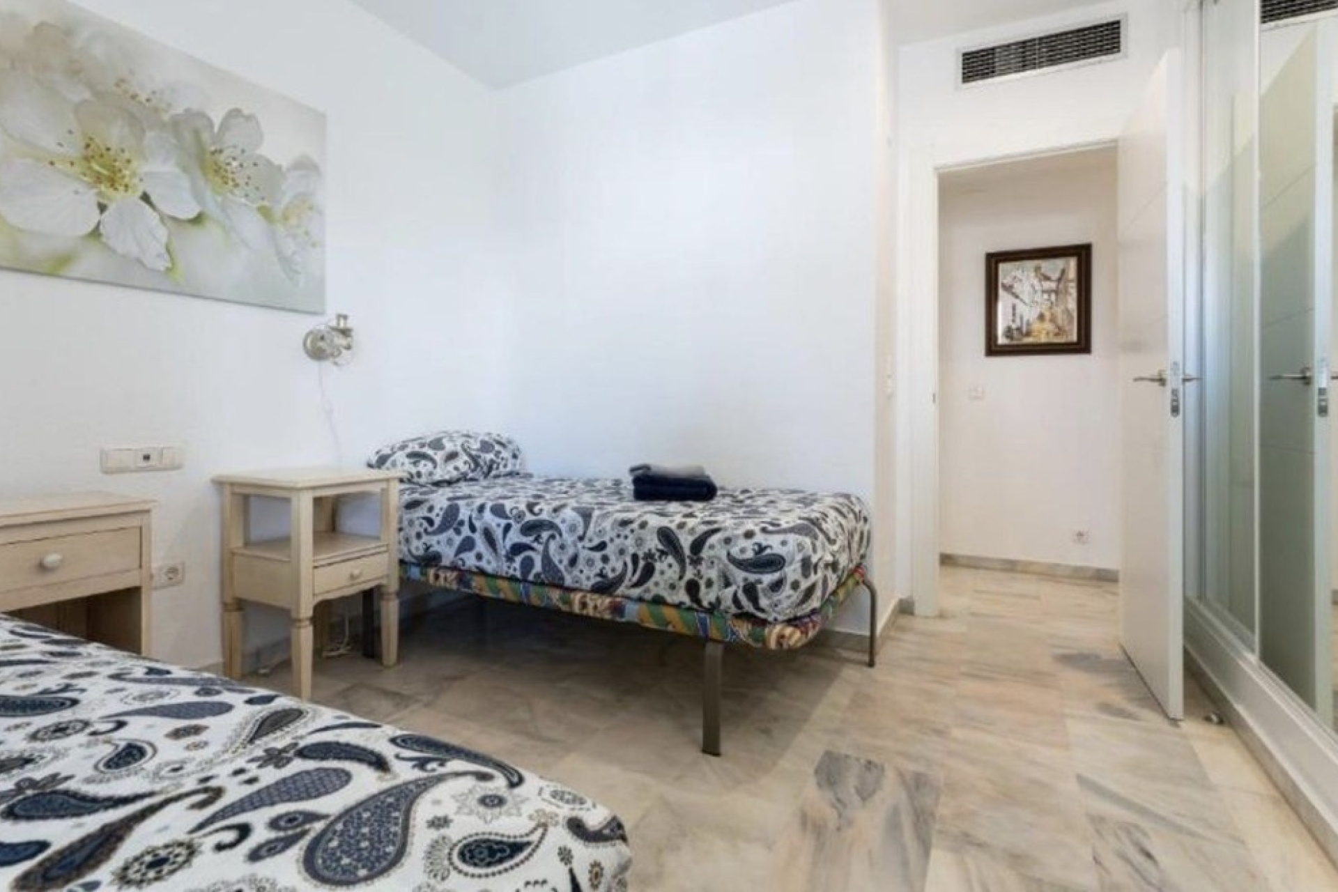 Resale - apartment - Marbella - Elviria