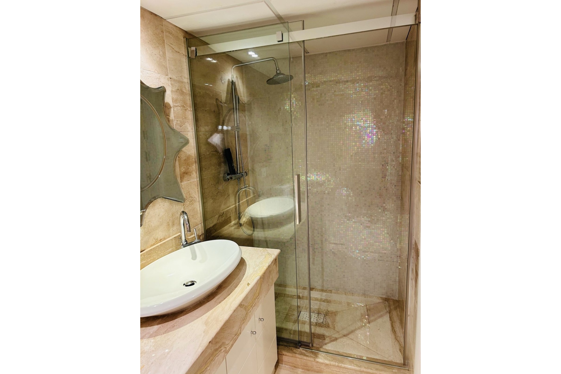 Resale - apartment - Marbella - Elviria