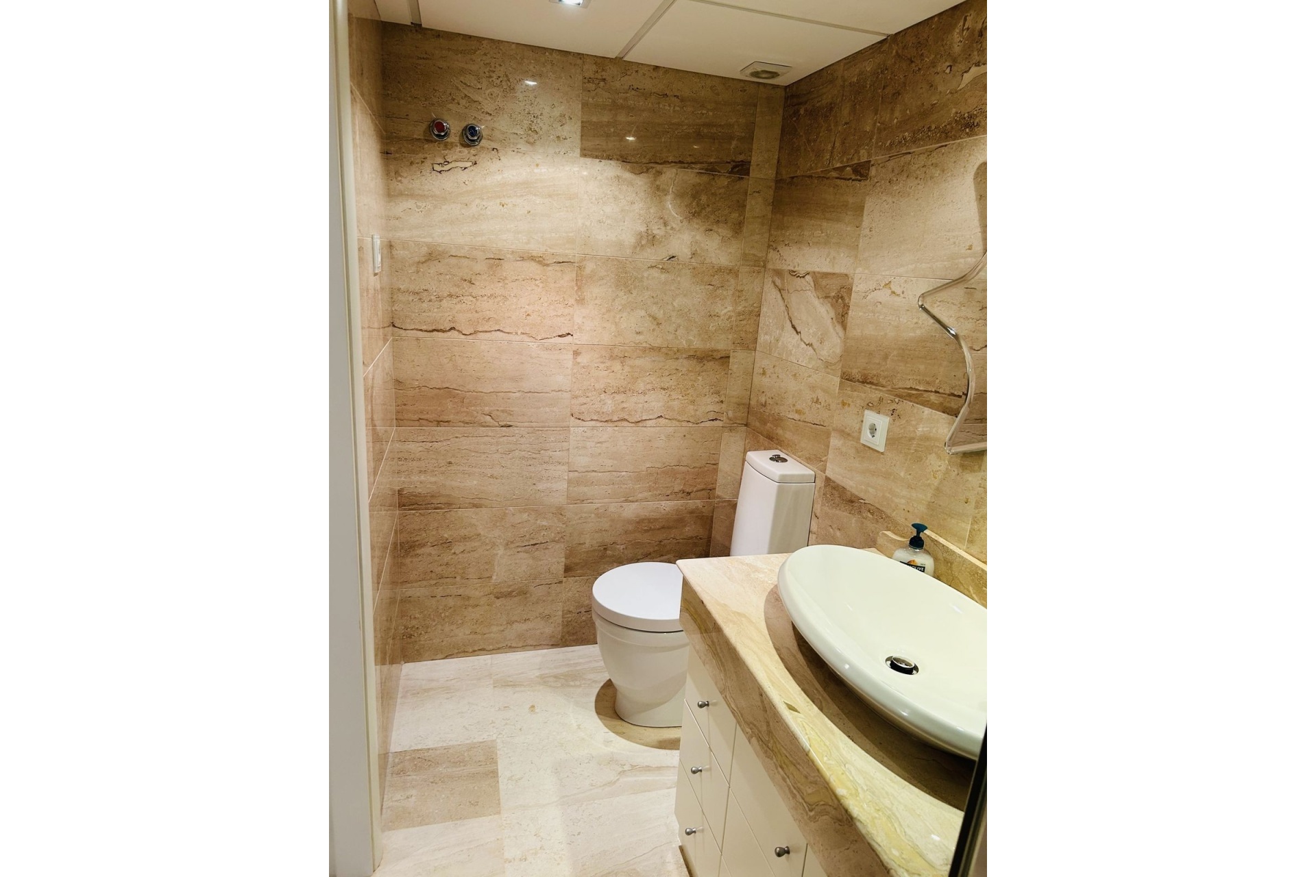 Resale - apartment - Marbella - Elviria