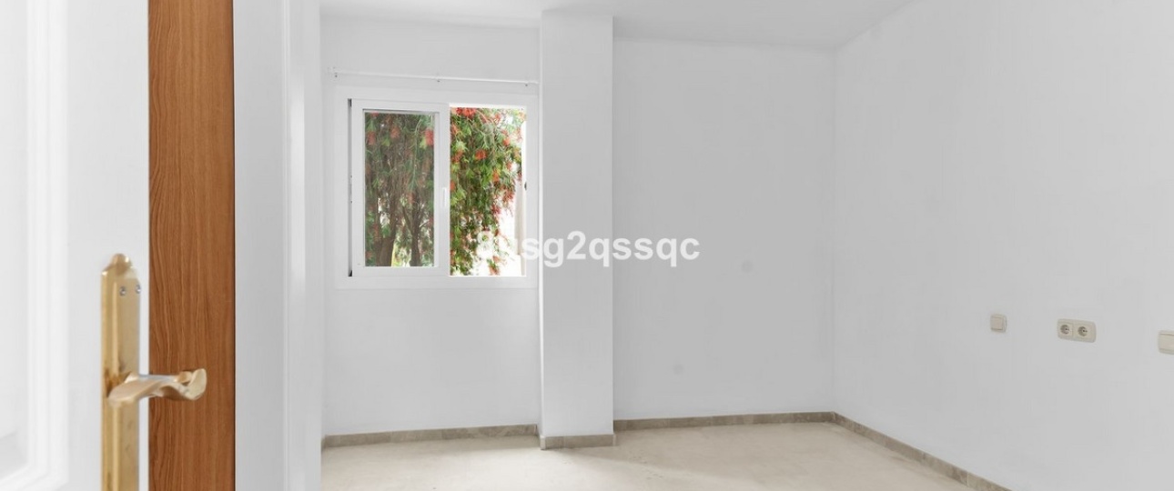 Resale - apartment - Marbella - Elviria