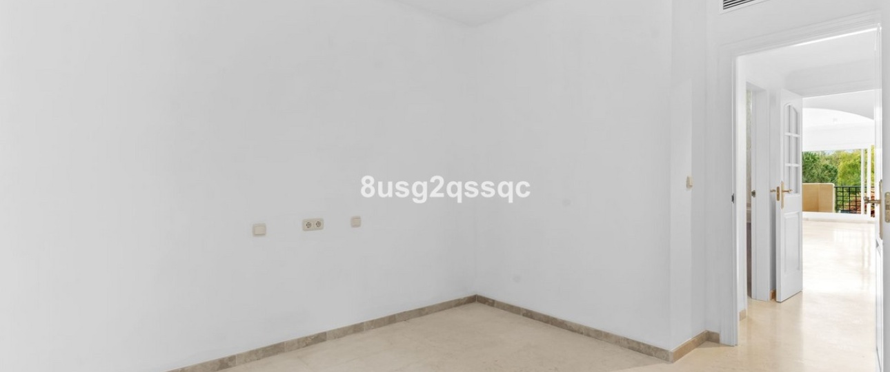 Resale - apartment - Marbella - Elviria