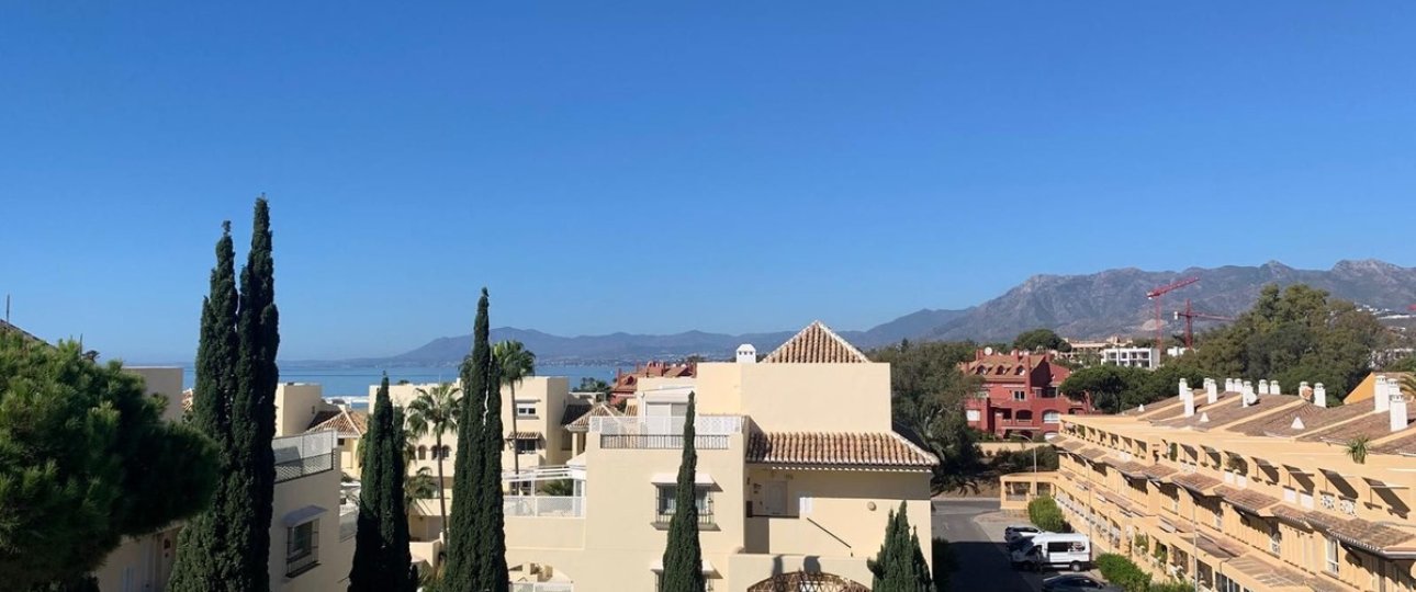 Resale - apartment - Marbella - Elviria