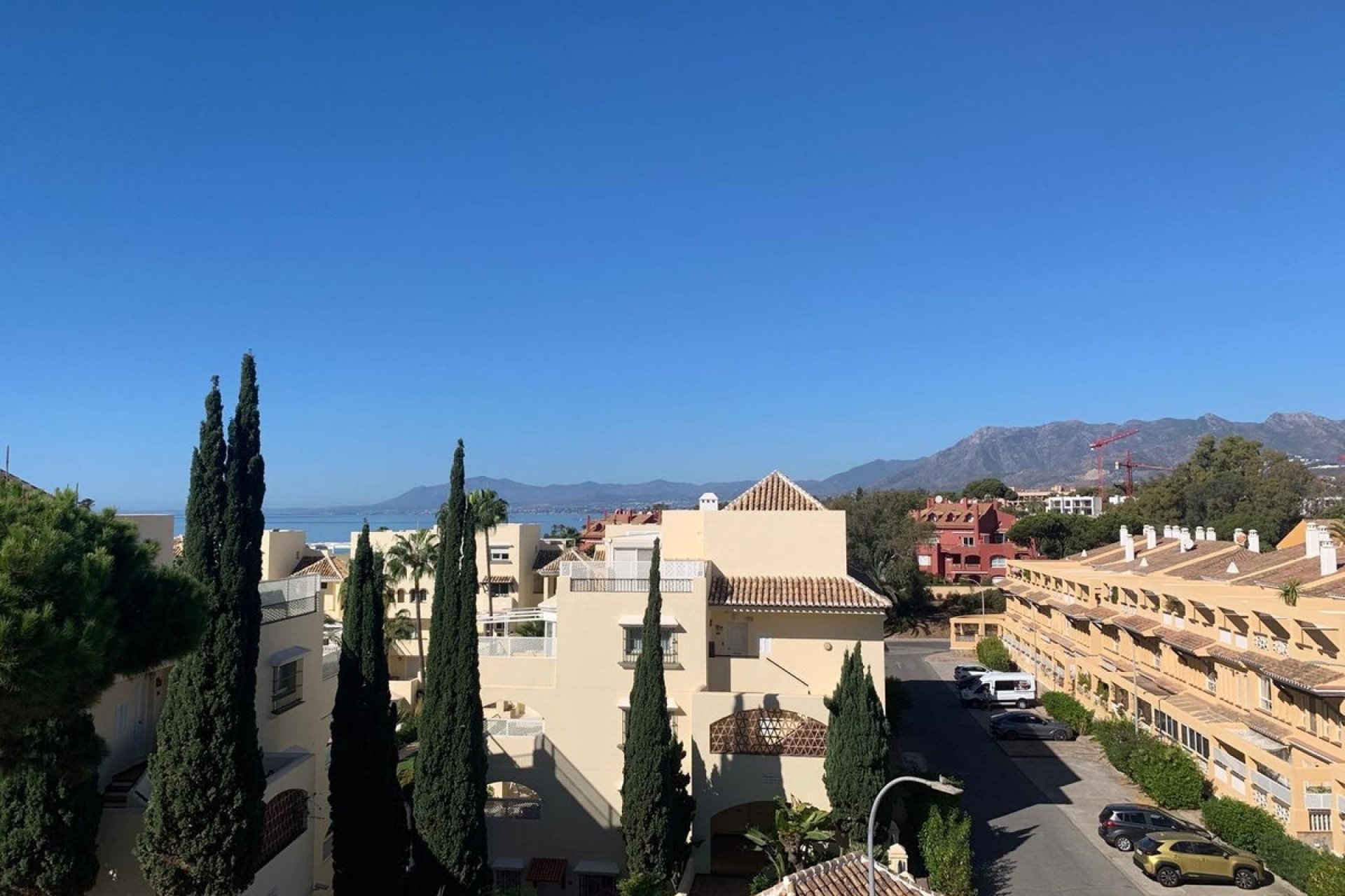Resale - apartment - Marbella - Elviria