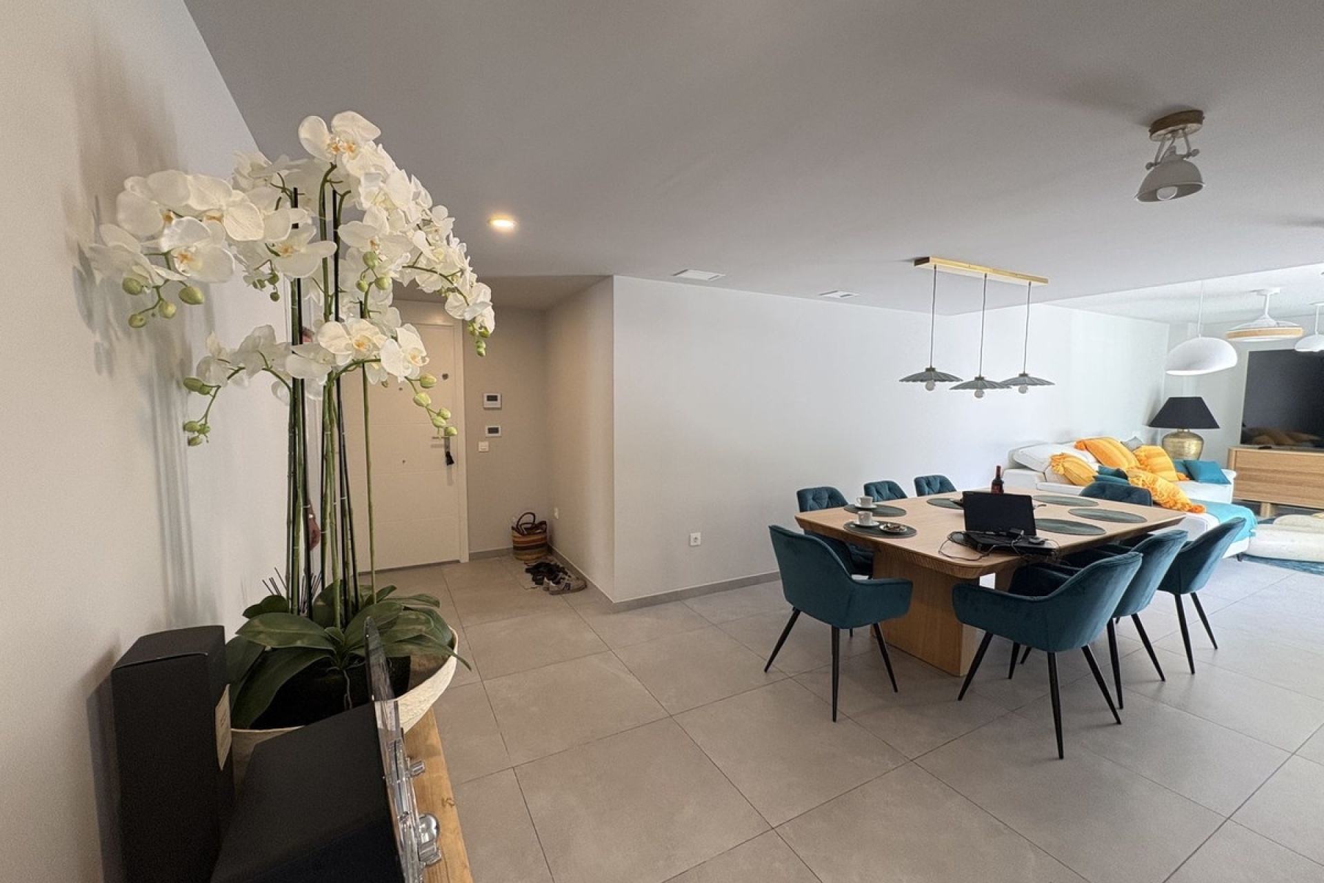 Resale - apartment - Marbella - Elviria