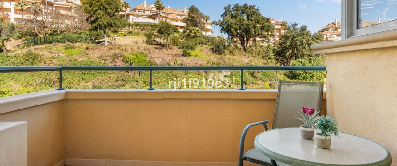 Resale - apartment - Marbella - Elviria