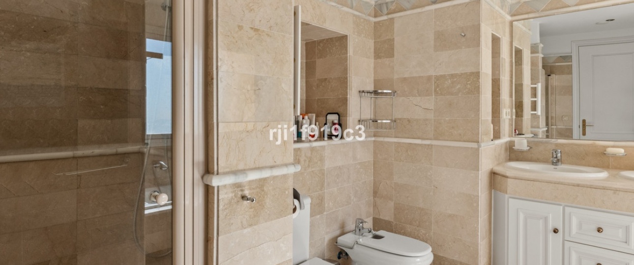 Resale - apartment - Marbella - Elviria