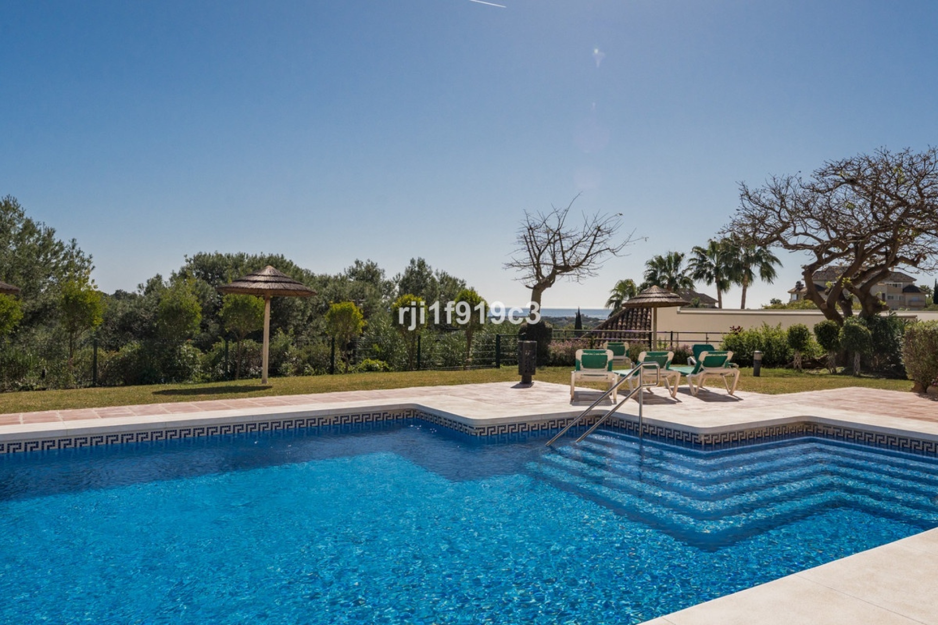 Resale - apartment - Marbella - Elviria