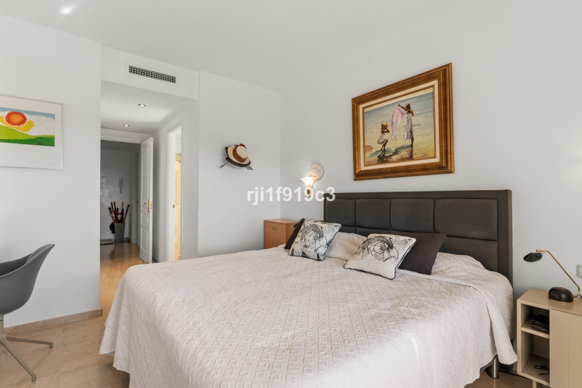 Resale - apartment - Marbella - Elviria
