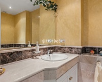 Resale - apartment - Marbella - Elviria
