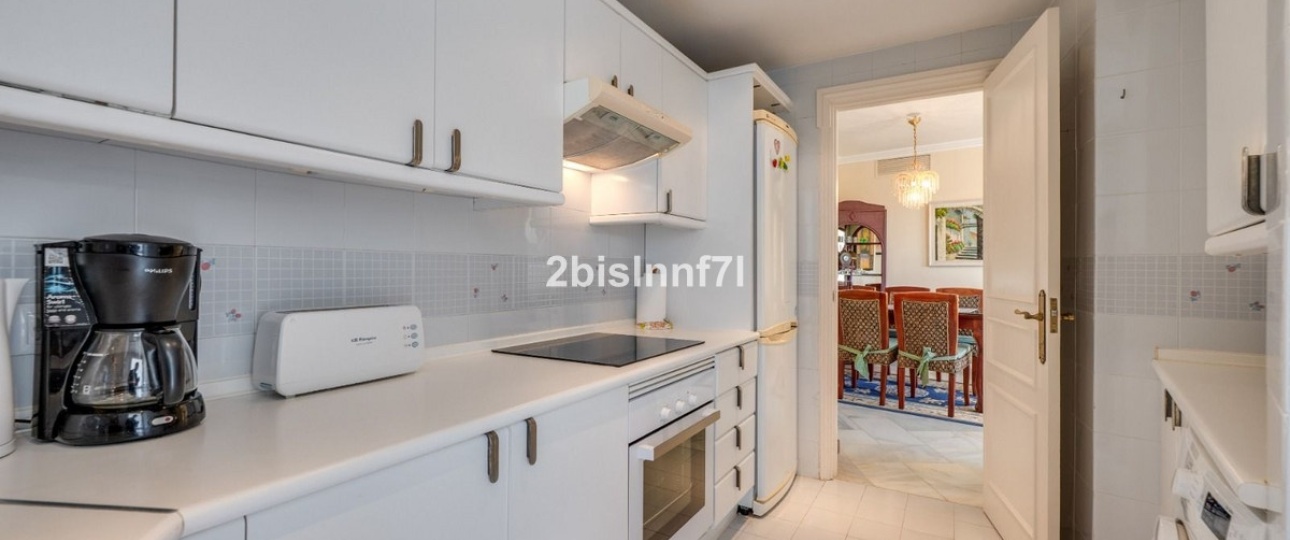 Resale - apartment - Marbella - Elviria