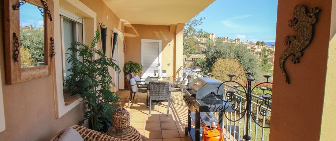 Resale - apartment - Marbella - Elviria