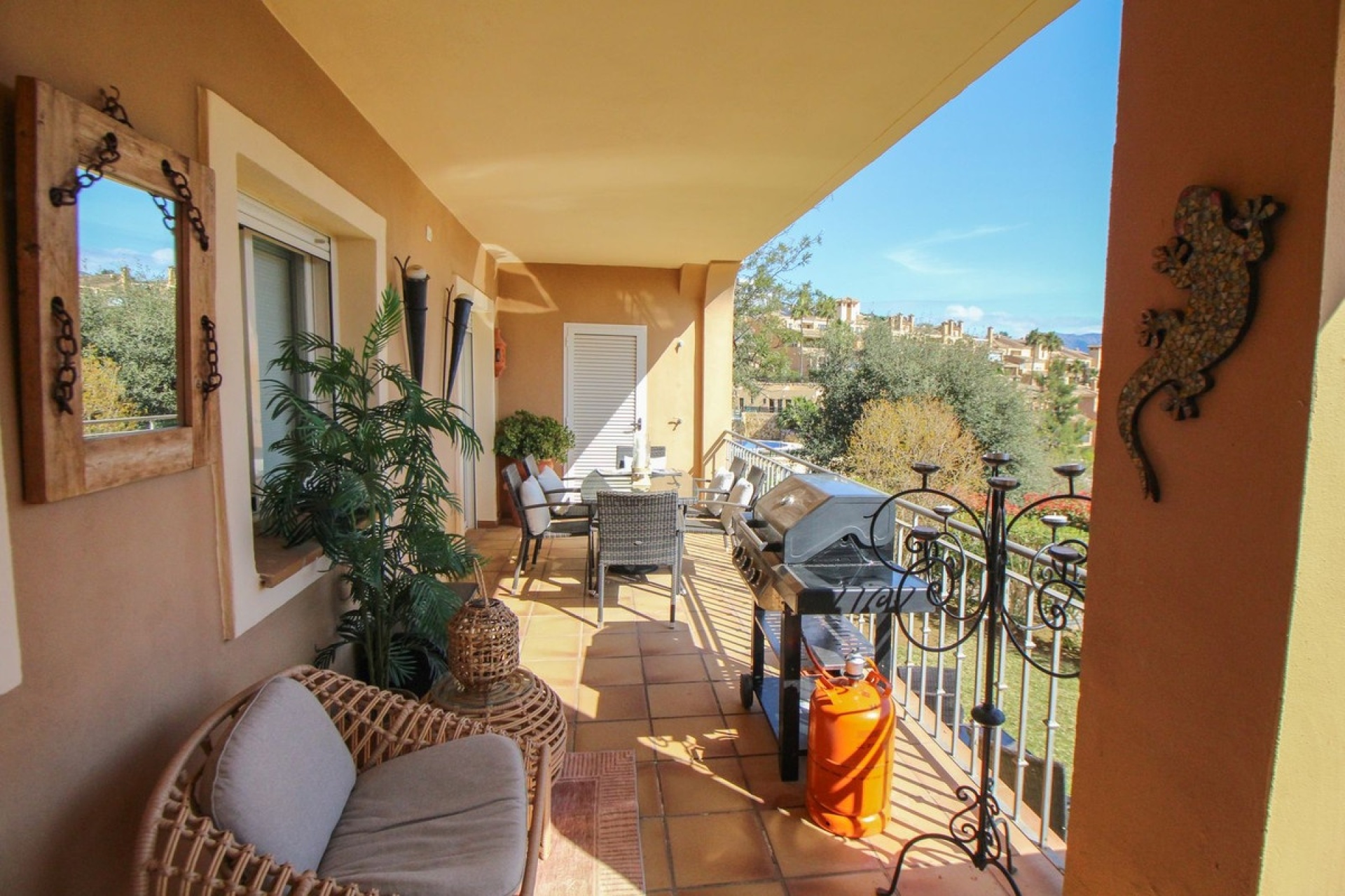 Resale - apartment - Marbella - Elviria