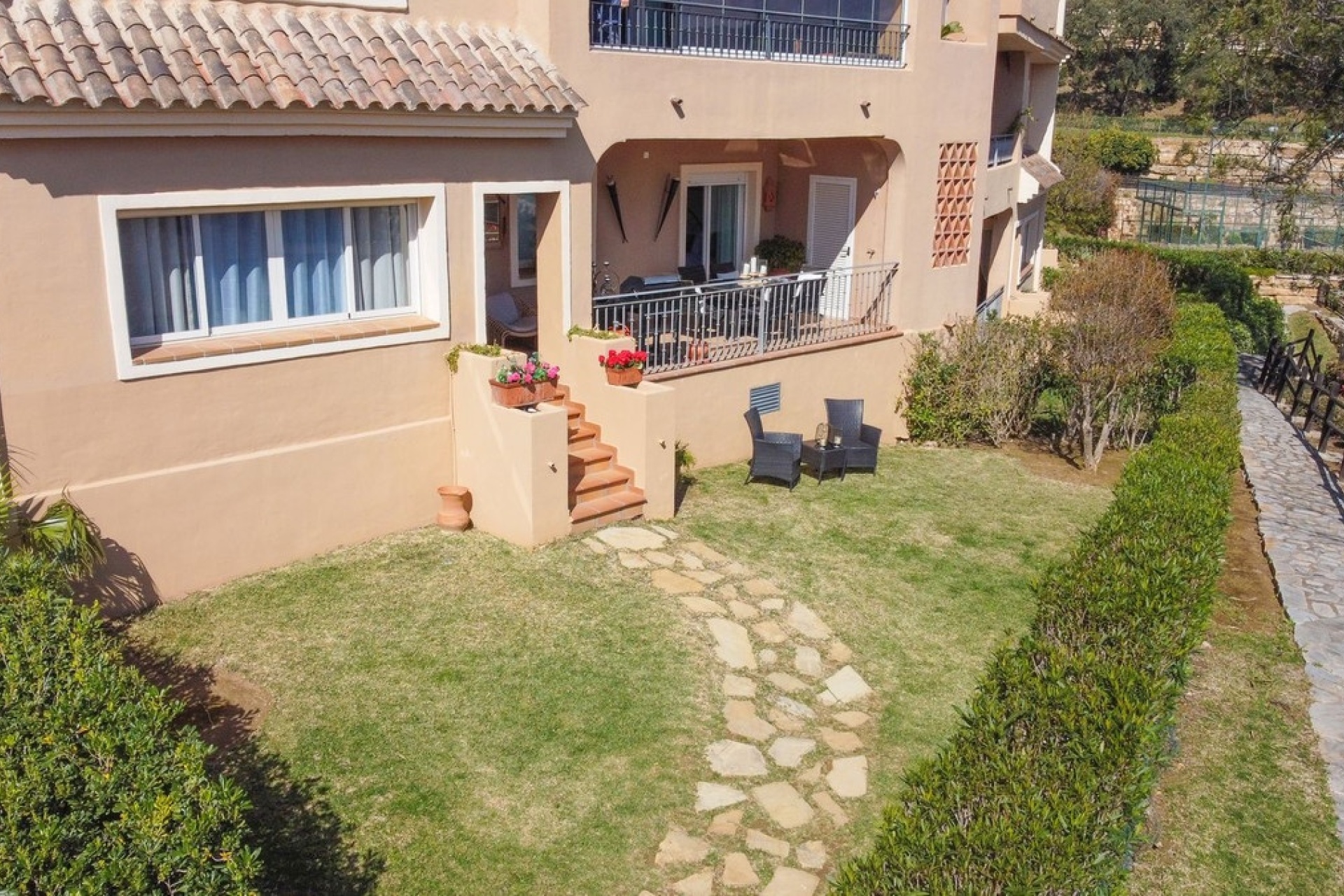Resale - apartment - Marbella - Elviria