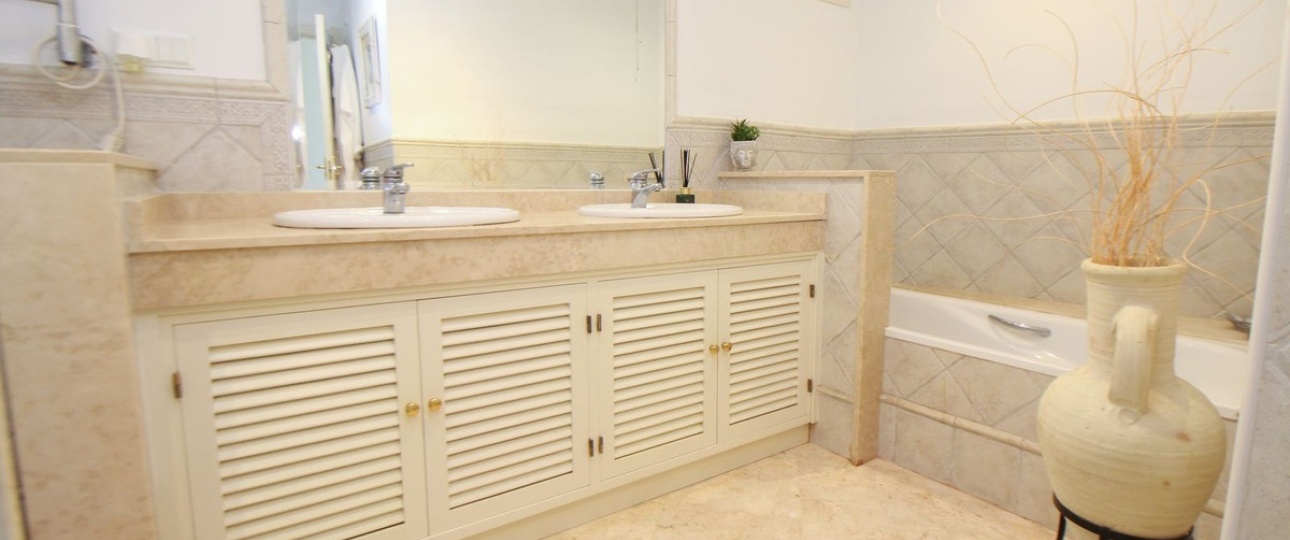 Resale - apartment - Marbella - Elviria
