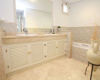 Resale - apartment - Marbella - Elviria