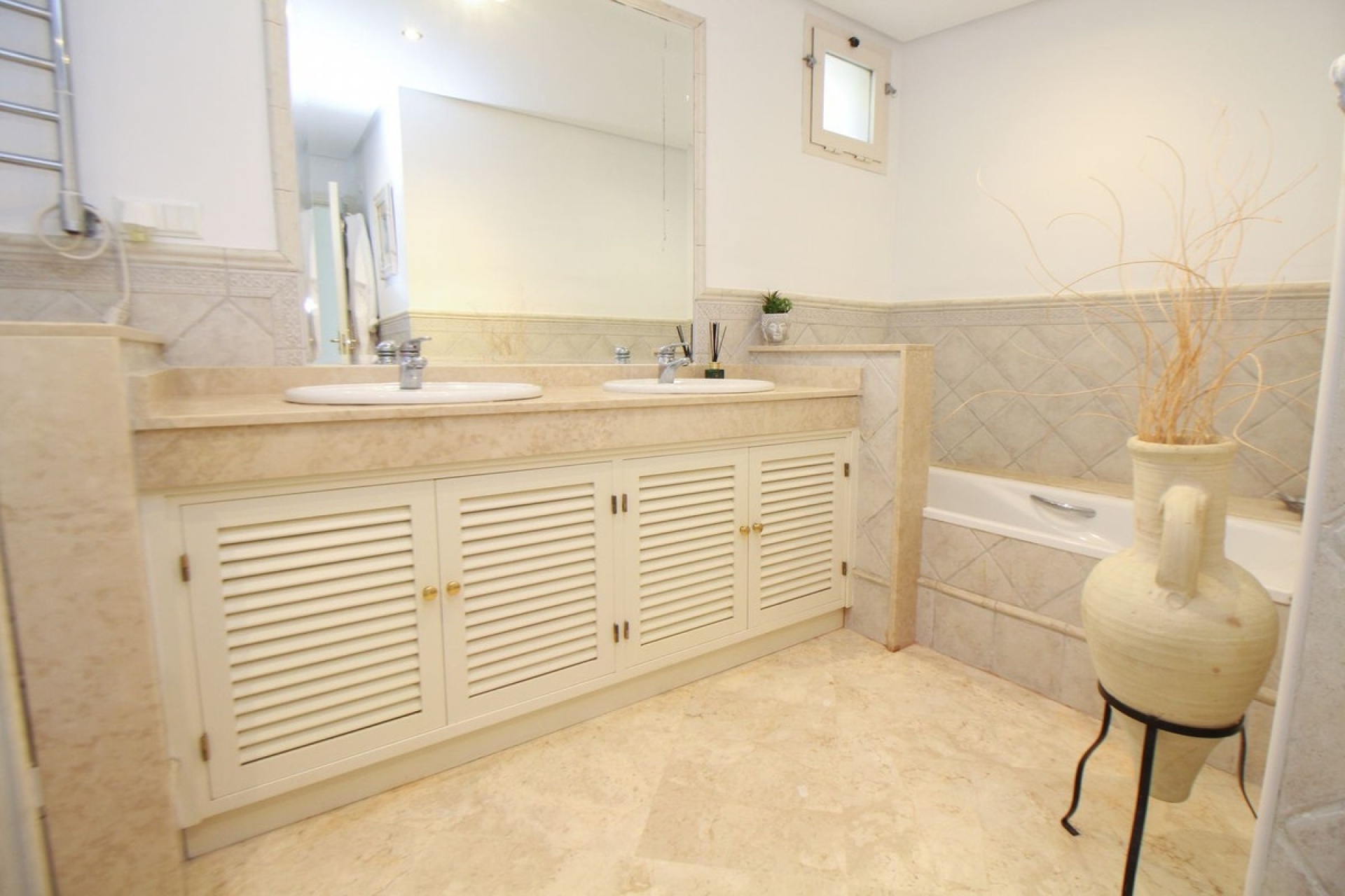 Resale - apartment - Marbella - Elviria
