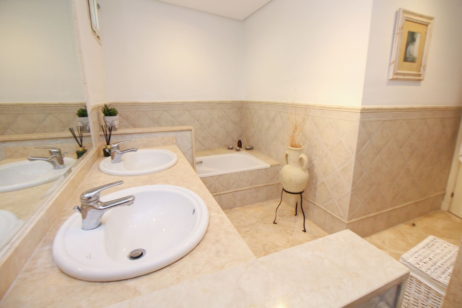 Resale - apartment - Marbella - Elviria