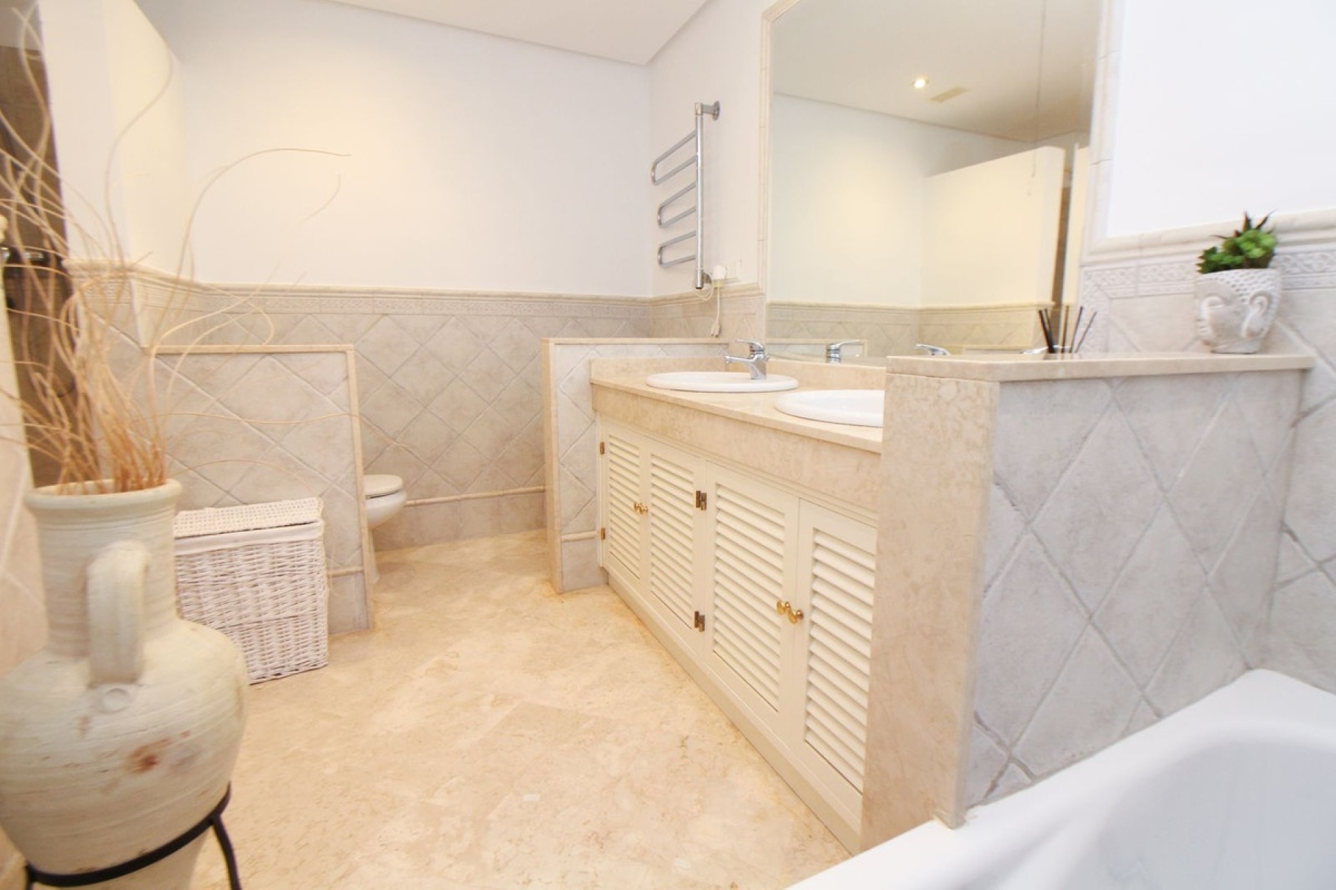 Resale - apartment - Marbella - Elviria
