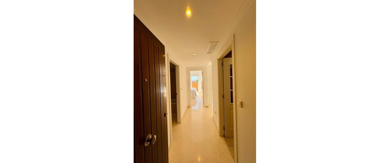 Resale - apartment - Marbella - Elviria