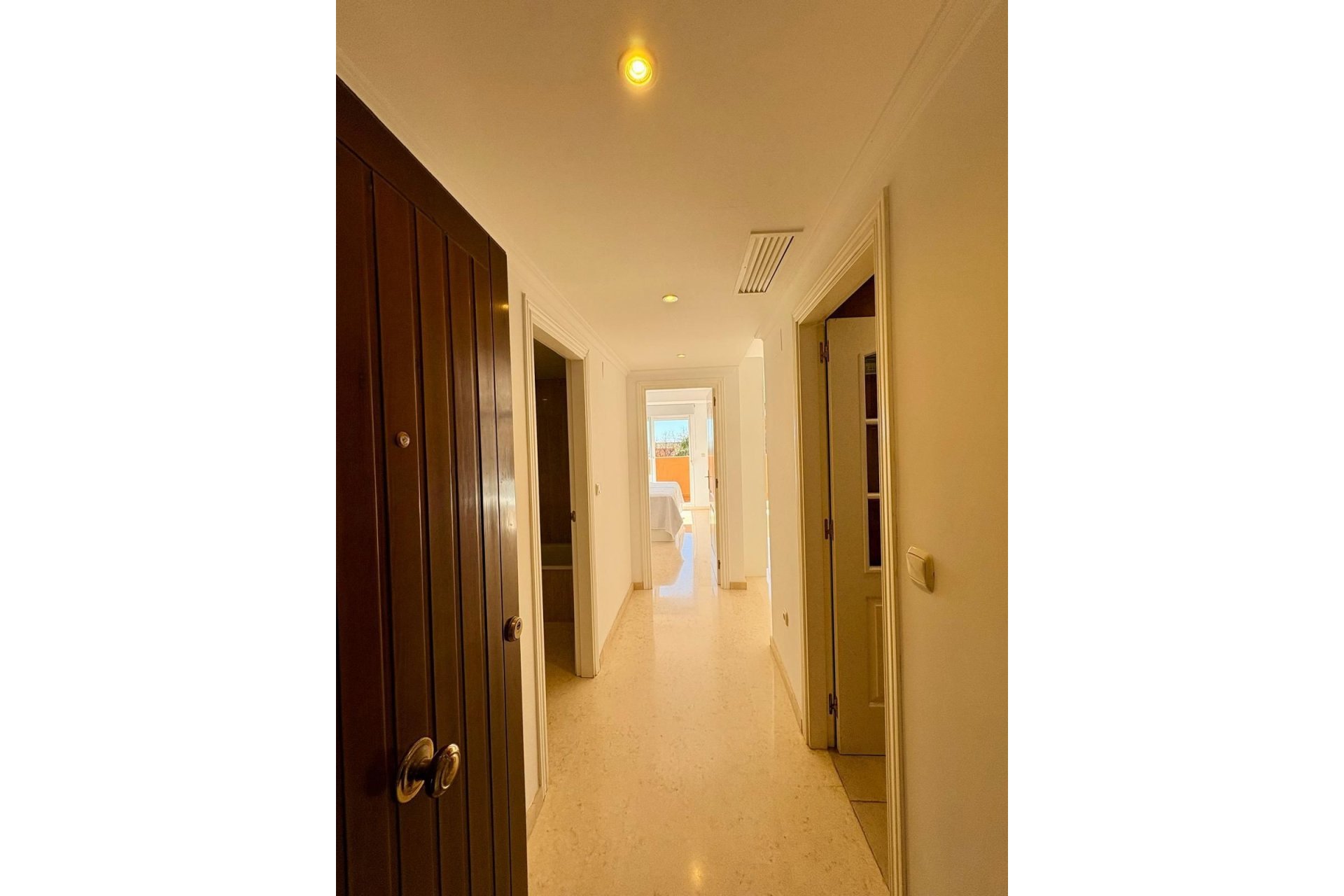 Resale - apartment - Marbella - Elviria