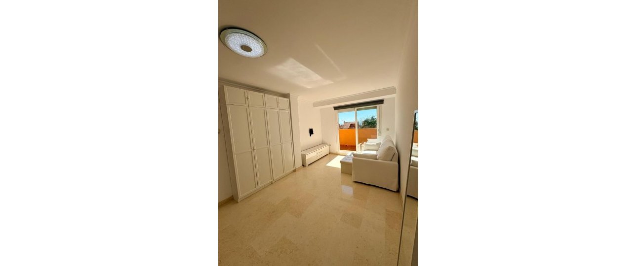 Resale - apartment - Marbella - Elviria