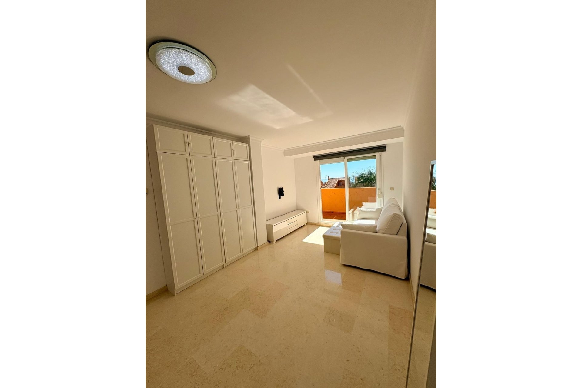 Resale - apartment - Marbella - Elviria