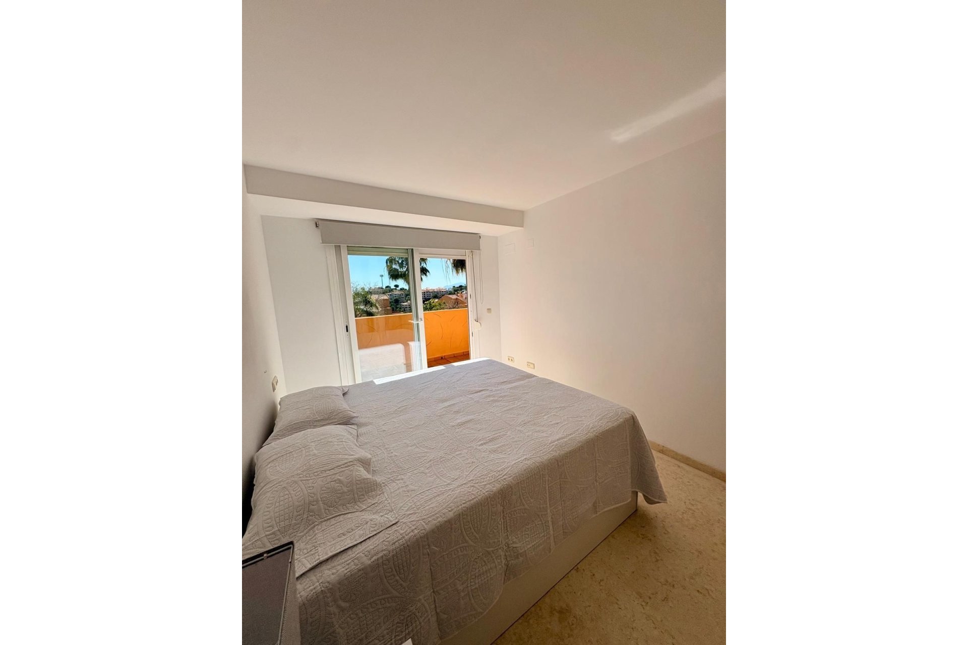 Resale - apartment - Marbella - Elviria