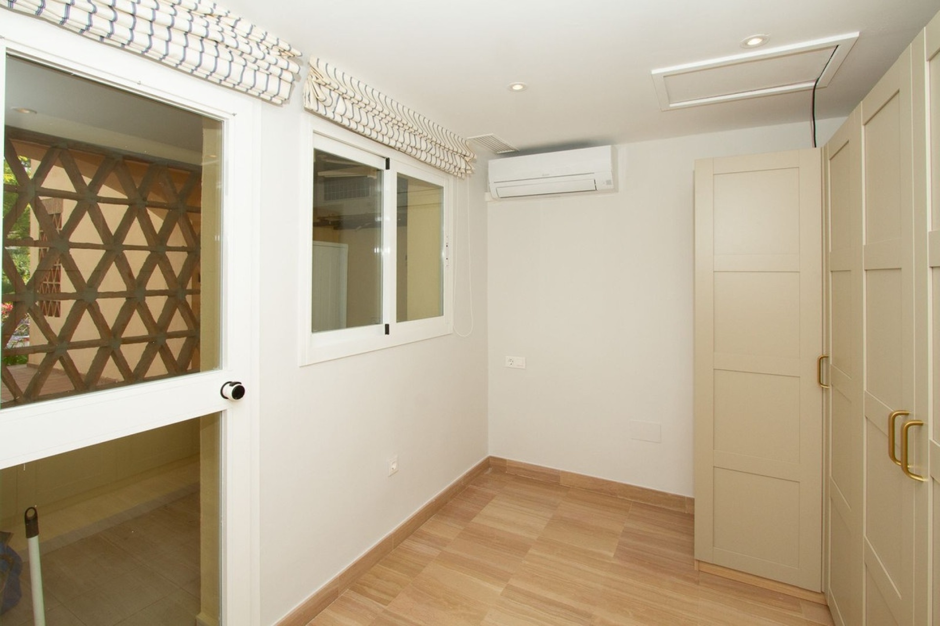 Resale - apartment - Marbella - Elviria