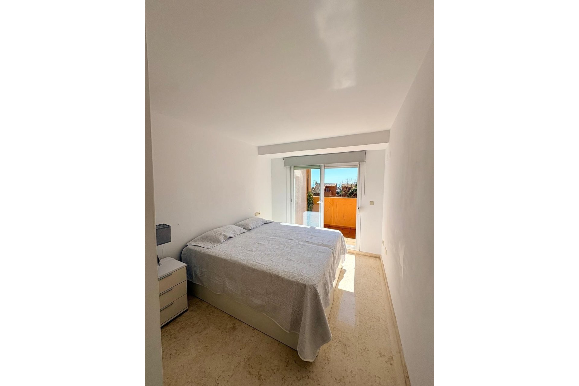 Resale - apartment - Marbella - Elviria