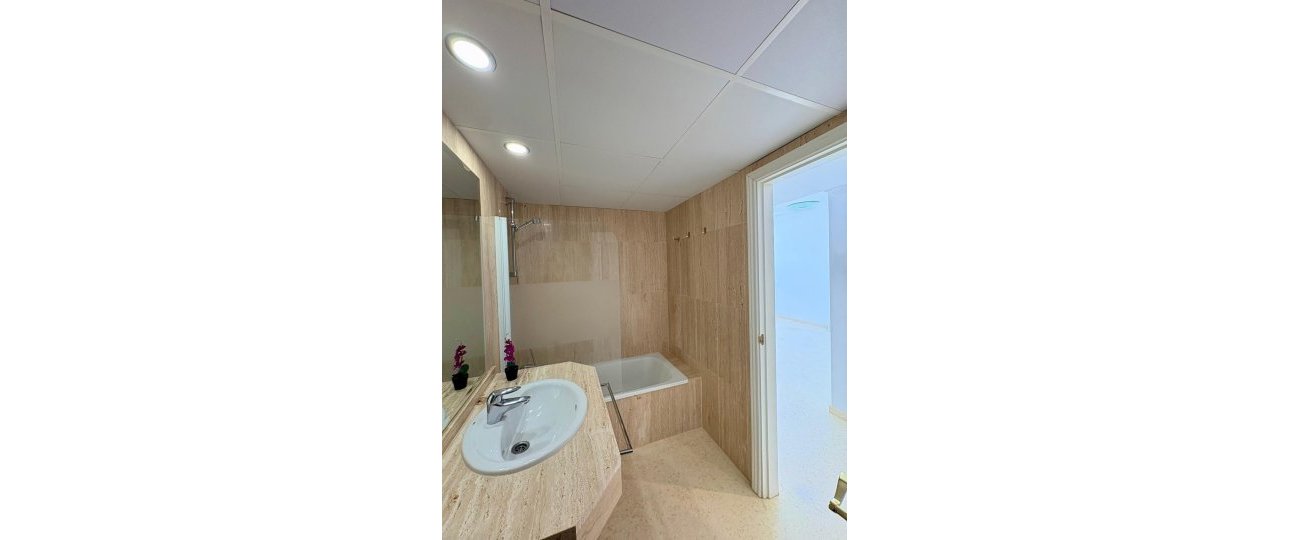 Resale - apartment - Marbella - Elviria