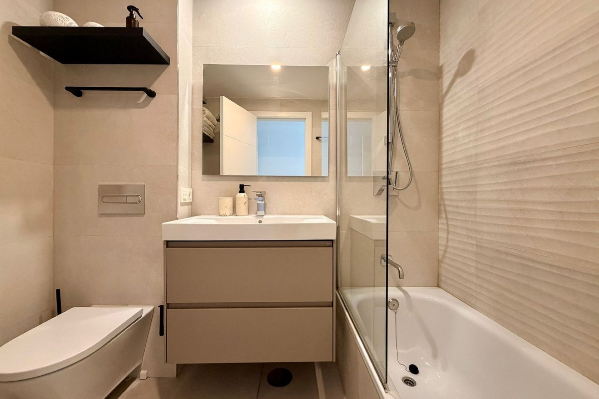 Resale - apartment - Marbella - Elviria