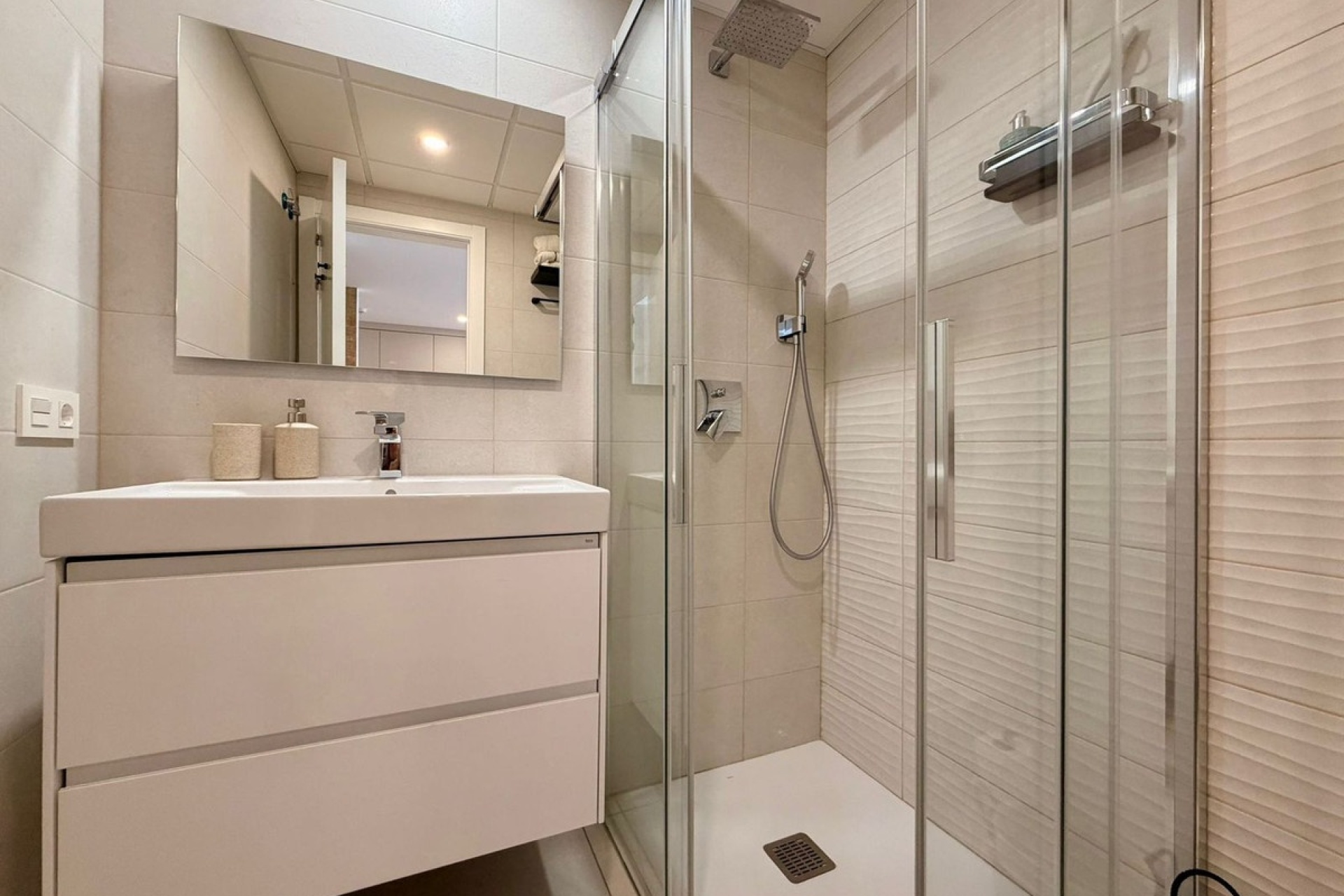 Resale - apartment - Marbella - Elviria