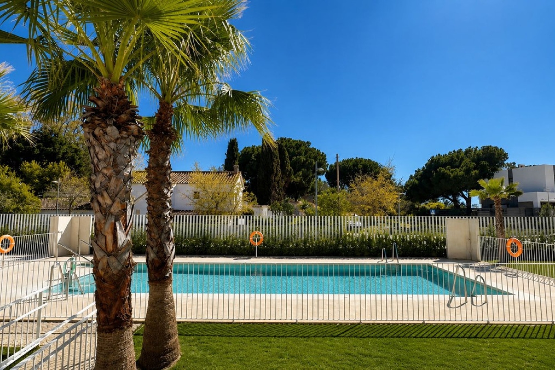 Resale - apartment - Marbella - Elviria