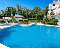 Resale - apartment - Marbella - Elviria
