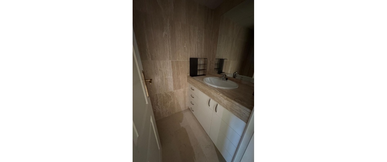 Resale - apartment - Marbella - Elviria