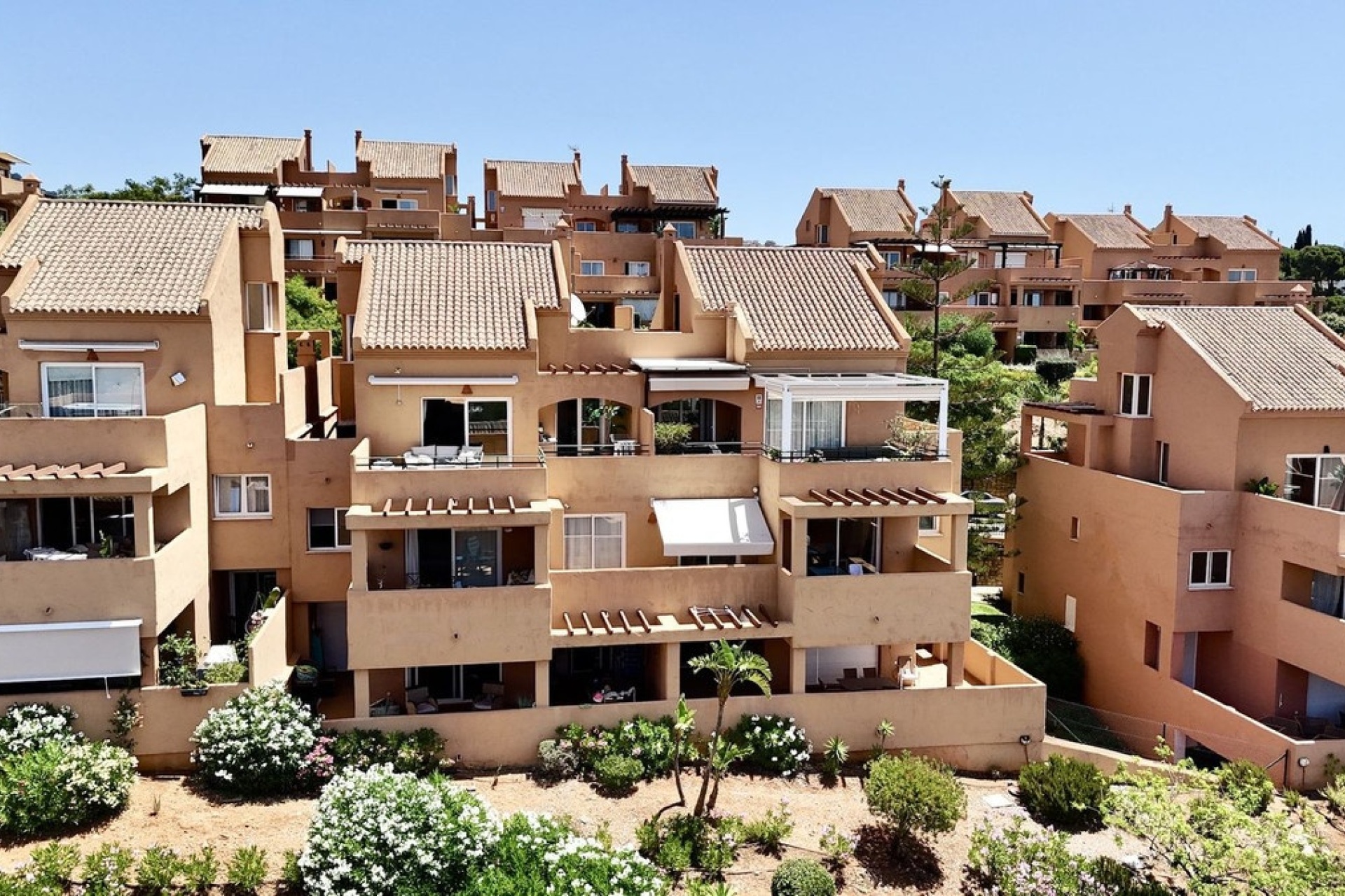 Resale - apartment - Marbella - Elviria