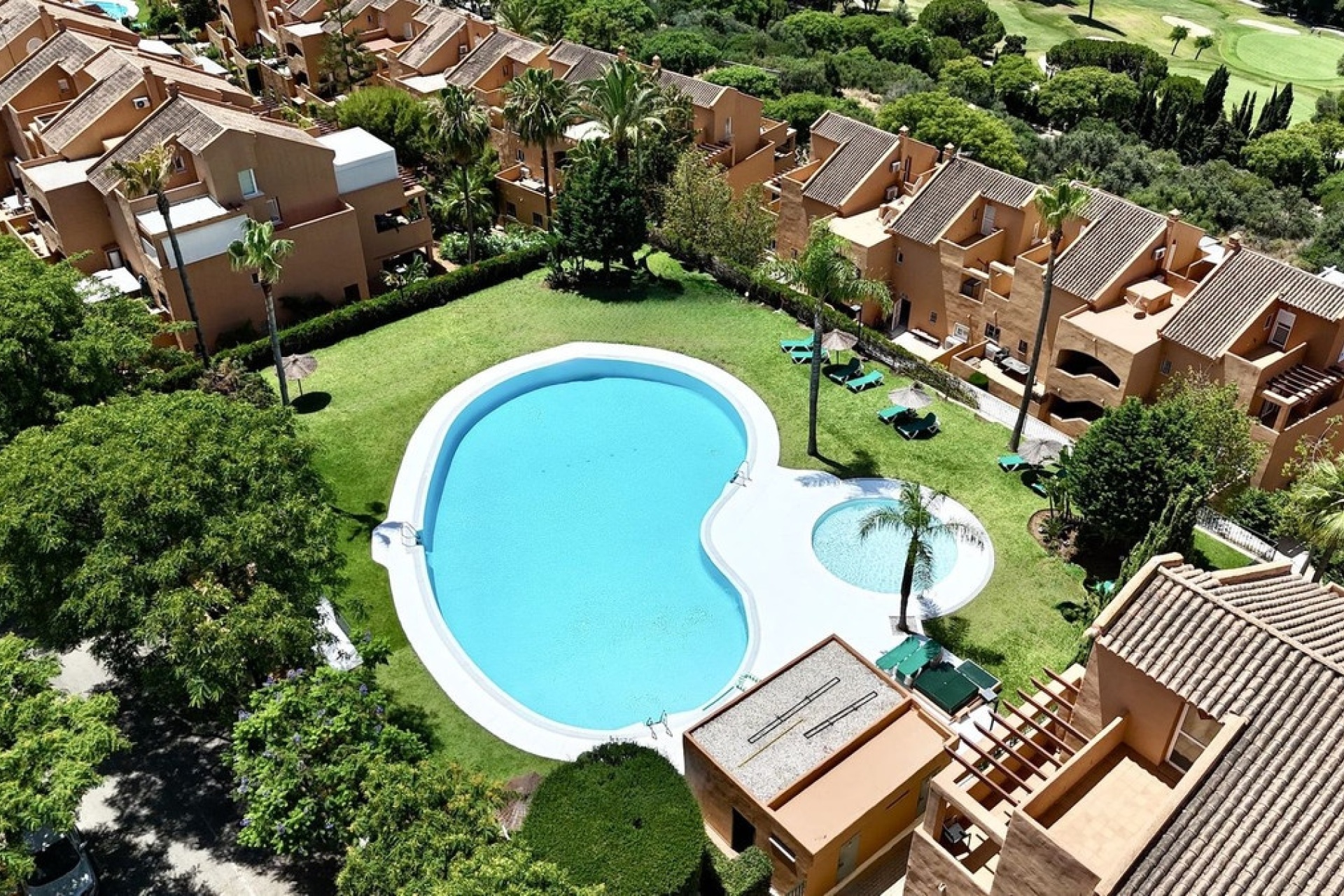 Resale - apartment - Marbella - Elviria