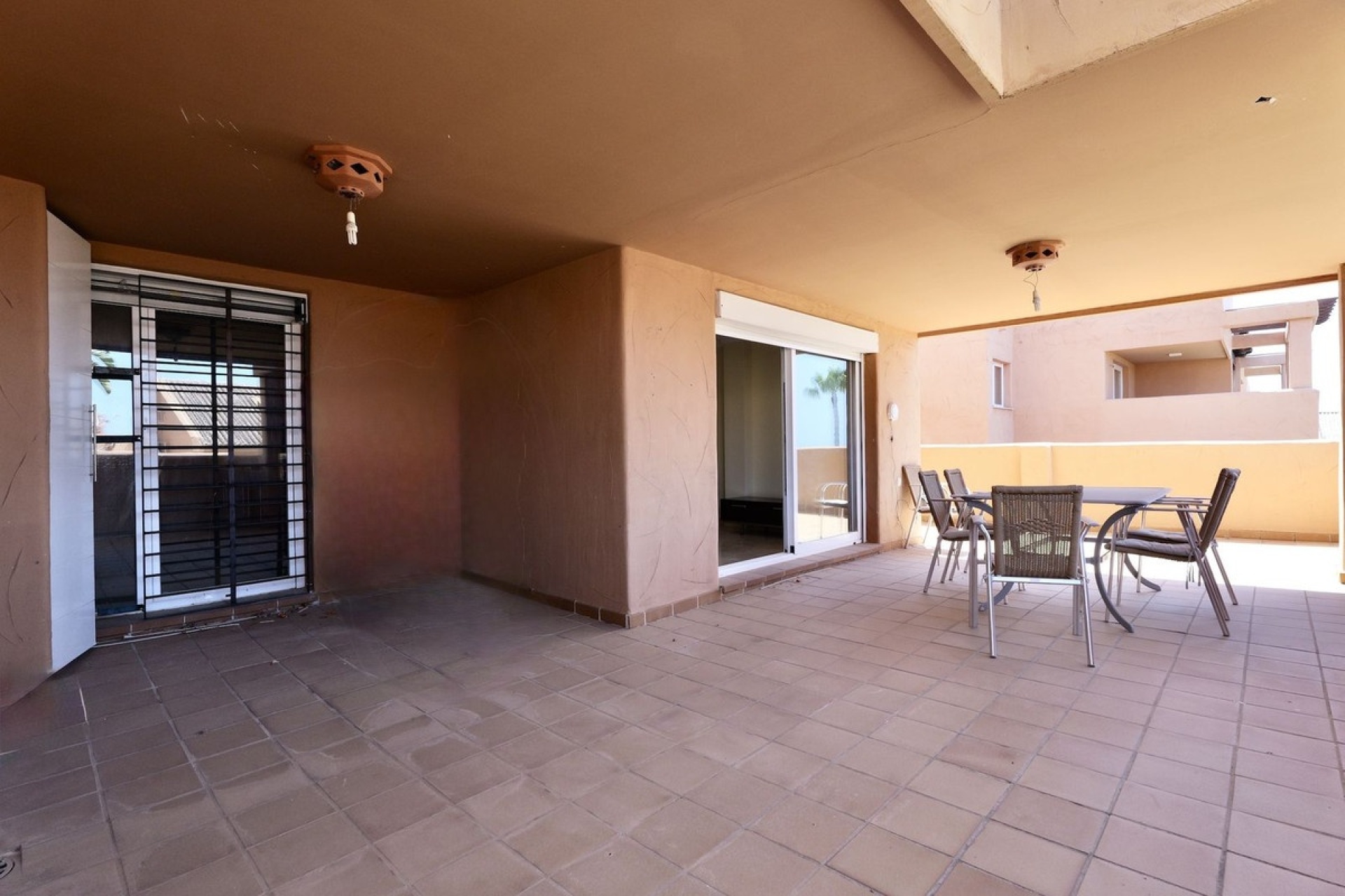 Resale - apartment - Marbella - Elviria