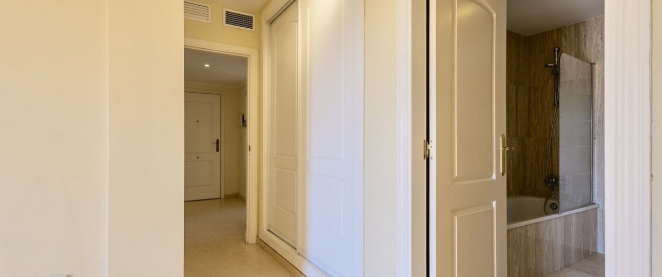 Resale - apartment - Marbella - Elviria