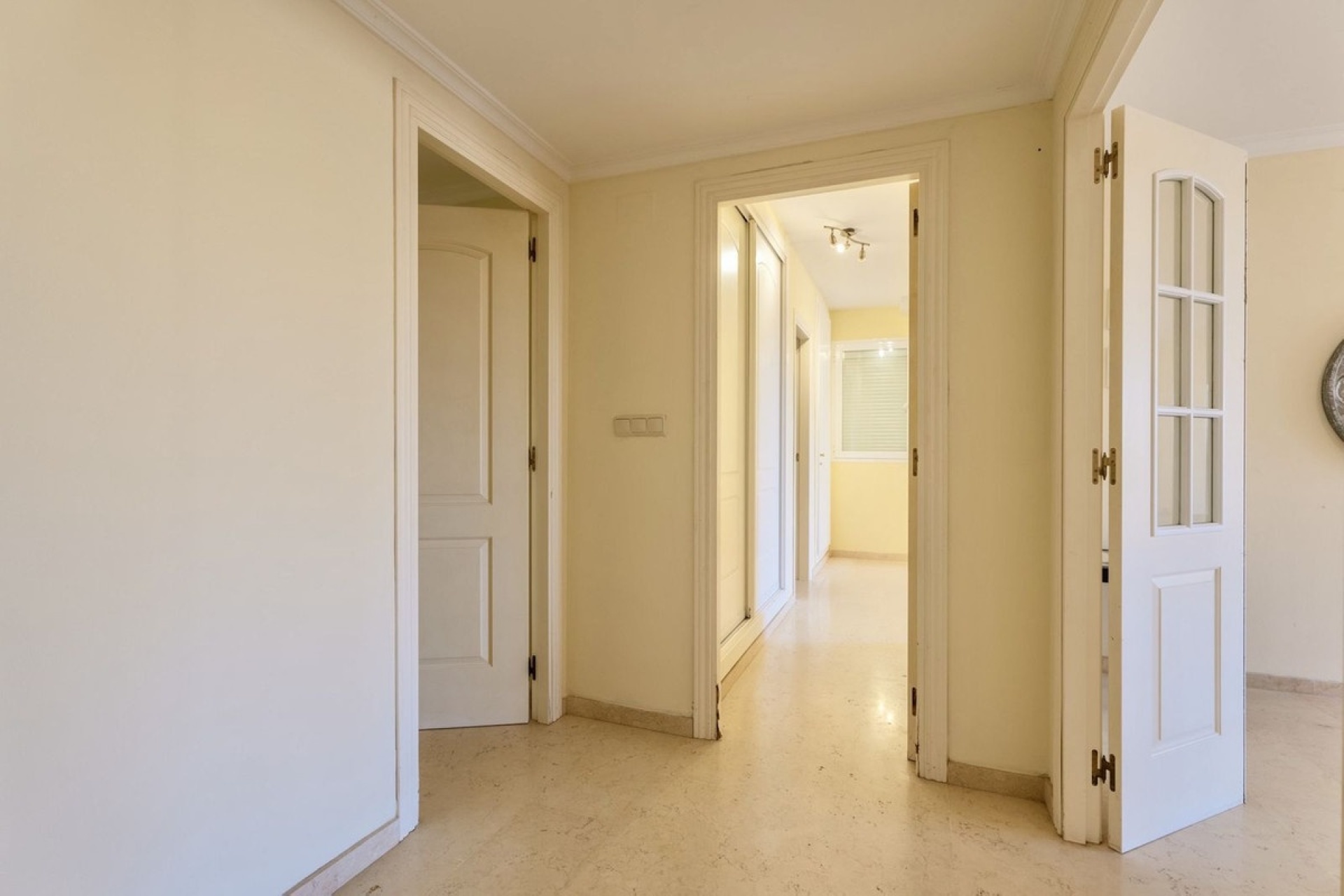 Resale - apartment - Marbella - Elviria