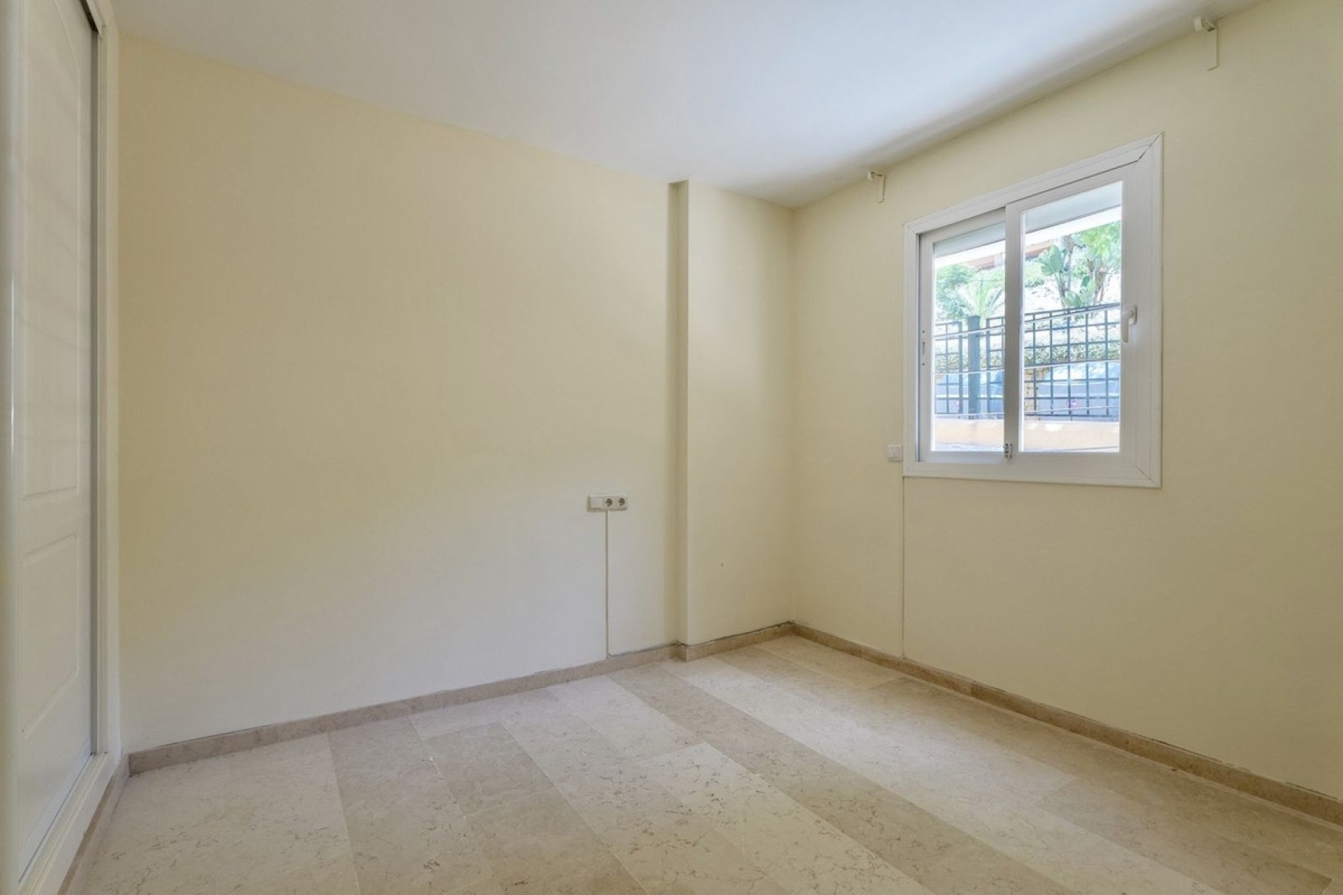 Resale - apartment - Marbella - Elviria