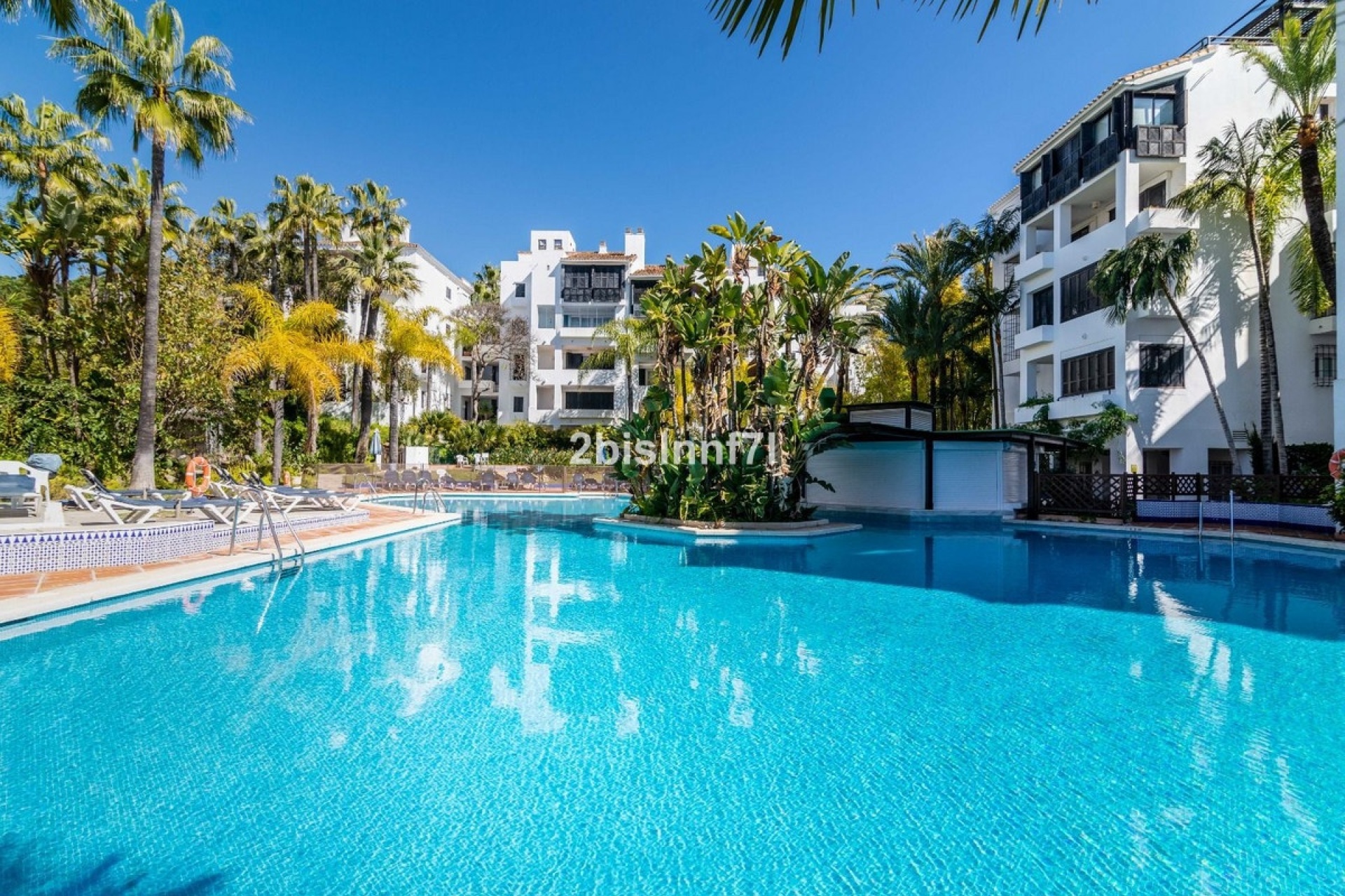Resale - apartment - Marbella - Elviria