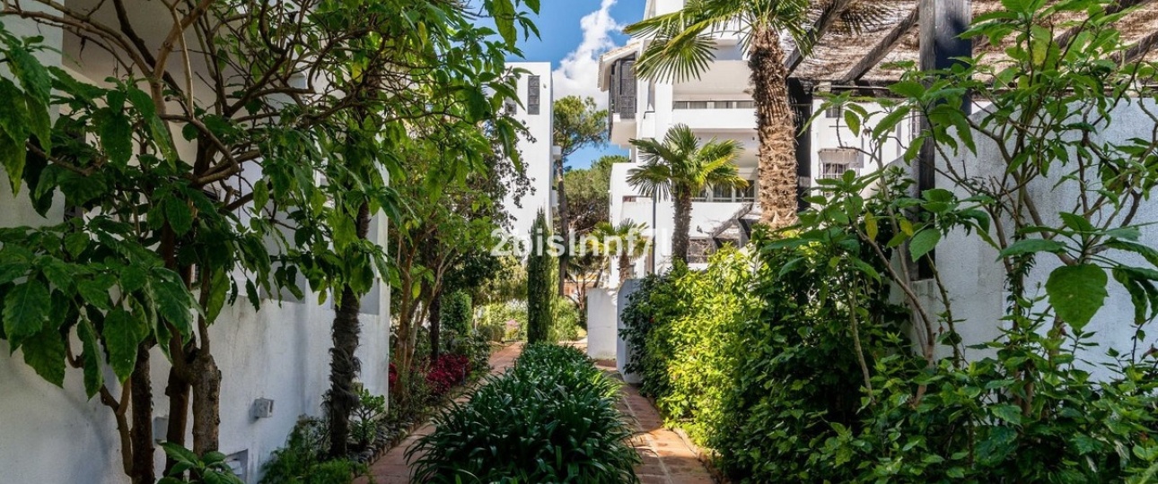 Resale - apartment - Marbella - Elviria