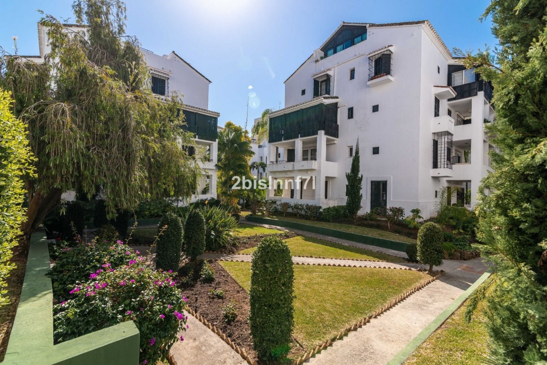 Resale - apartment - Marbella - Elviria